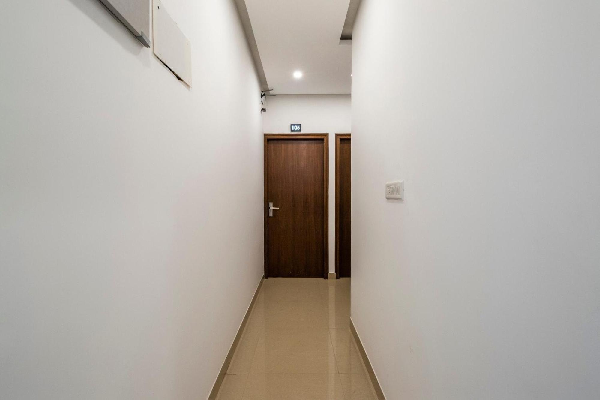 Super Townhouse Hebbal Hotel Бангалор Екстериор снимка