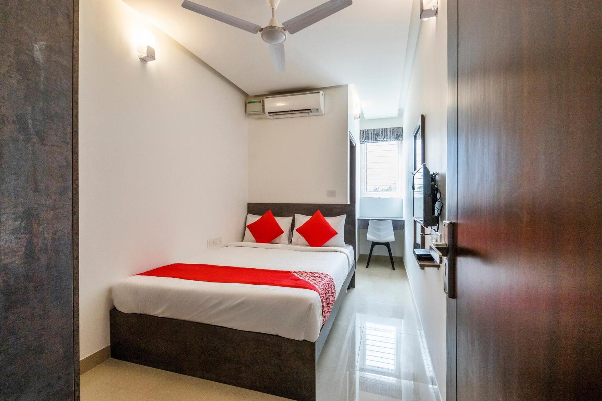 Super Townhouse Hebbal Hotel Бангалор Екстериор снимка